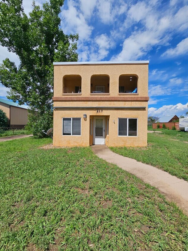 Foto principal - $1111 | 1BR/1BA | Cozy Lower Duplex Unit i...