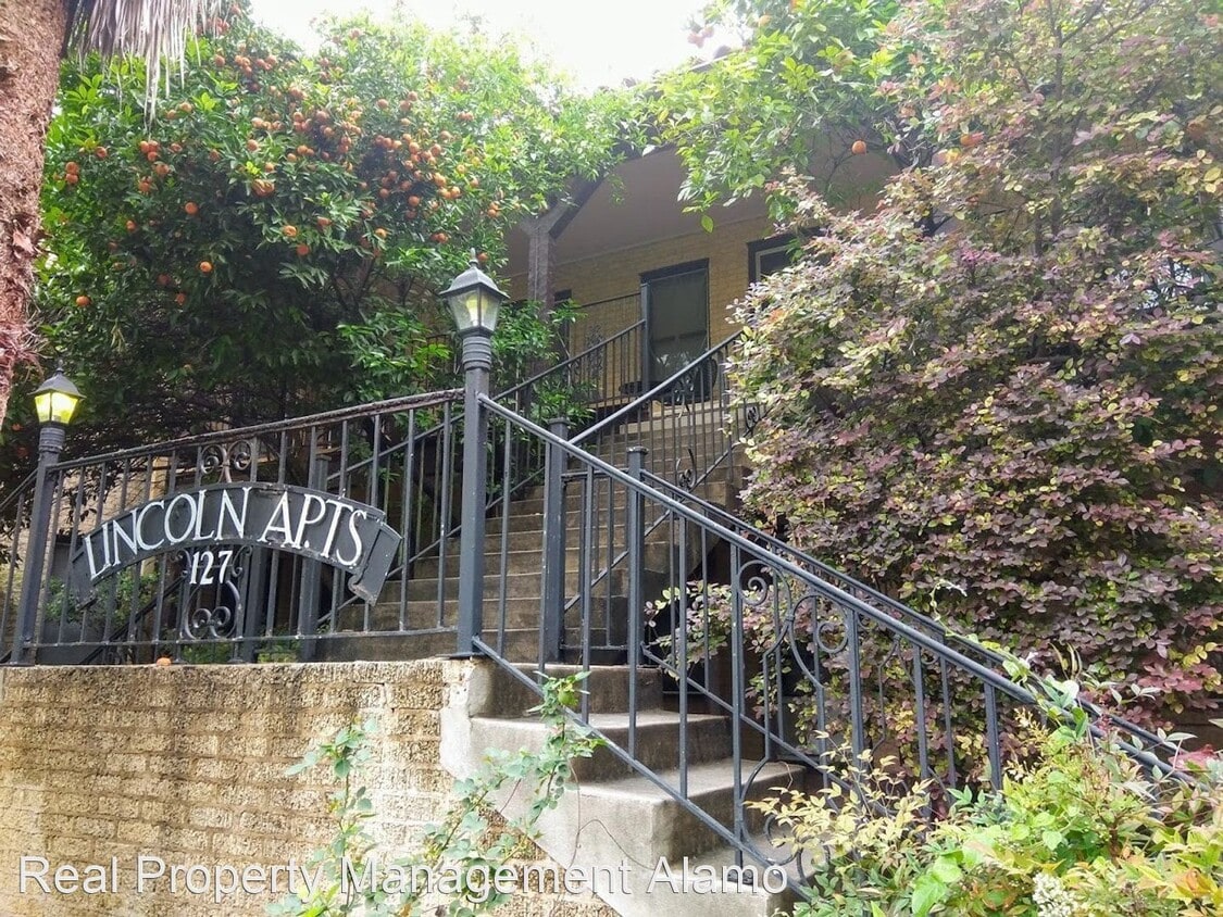 Primary Photo - 127 W Craig Pl