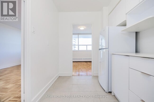 Building Photo - 33 Erskine Ave