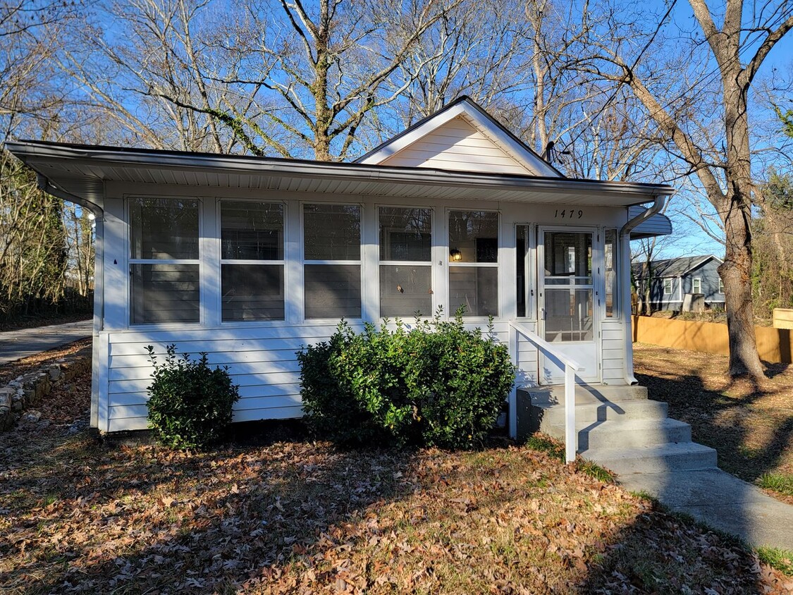 Primary Photo - Southern Charm Large Sunscreen Porch- Open...