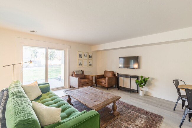 Building Photo - 333 Eagle Glen Ln