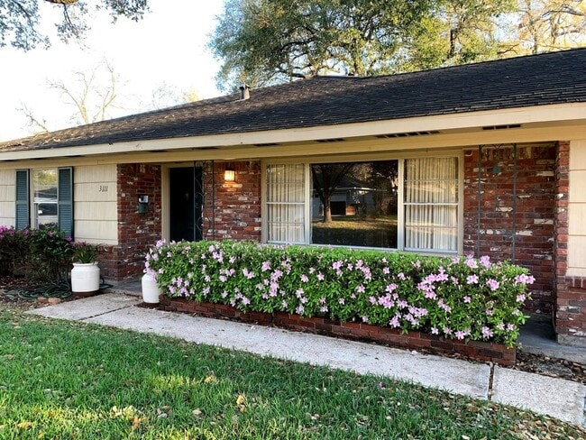 Building Photo - 3111 Broadmead Dr