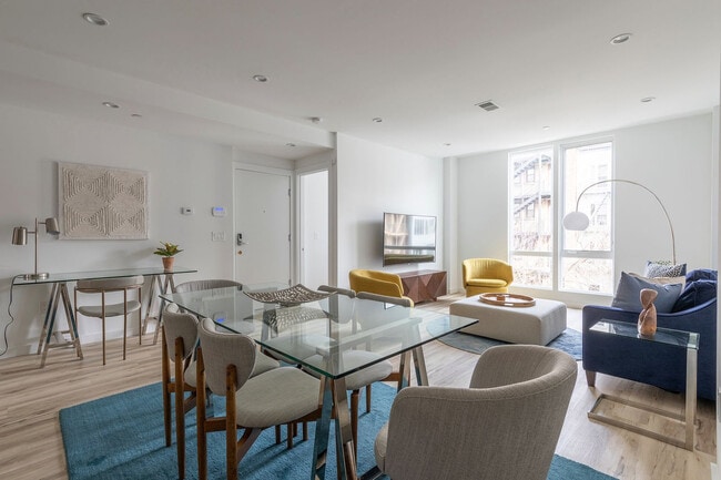 Foto del edificio - 300 Marshall Dr