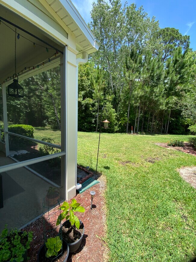Foto del edificio - 6855 Roundleaf Dr