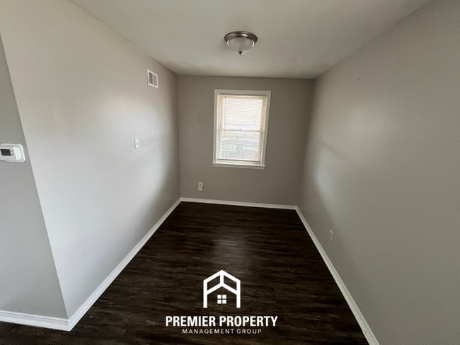 Building Photo - Spacious 4-Bedroom Memphis Home with Brick Fireplace & Fenced Backyard