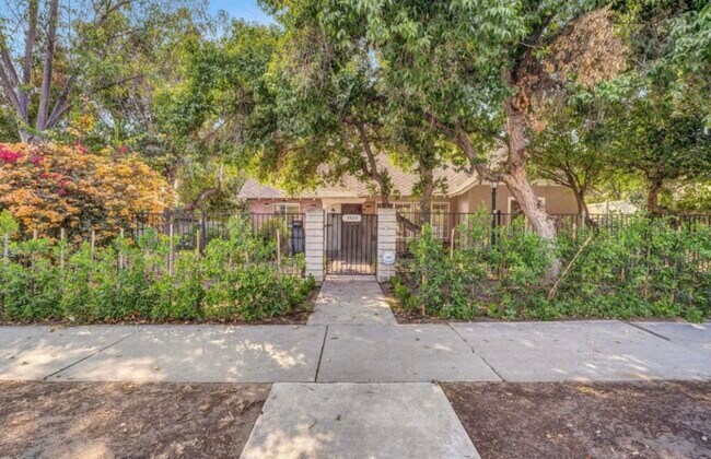Entrance - 5825 Fulton Ave