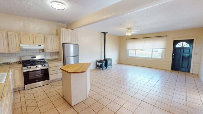Foto del edificio - Light and bright 2 bedroom central location