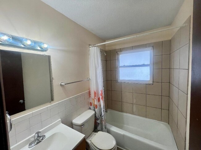 Foto del edificio - 1516 N 63 Pl