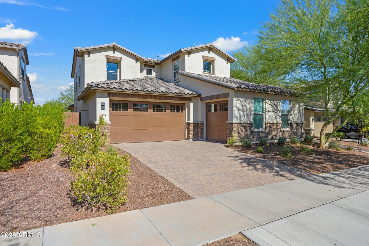 Foto principal - 2423 N Beverly Pl