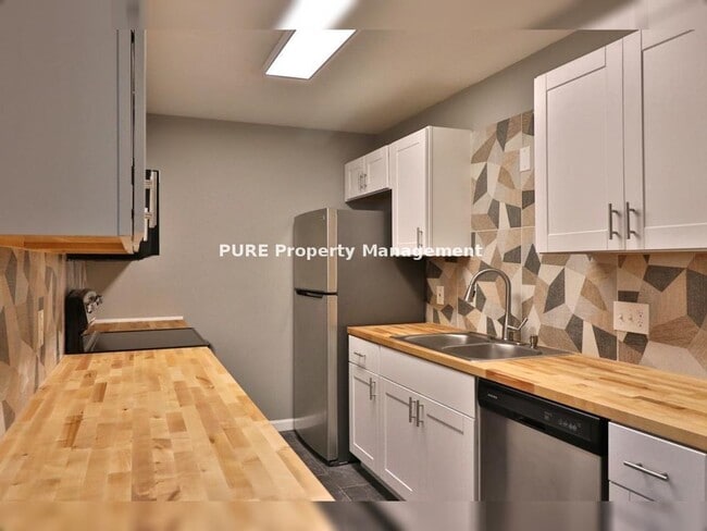Building Photo - 16359 W 10th Ave