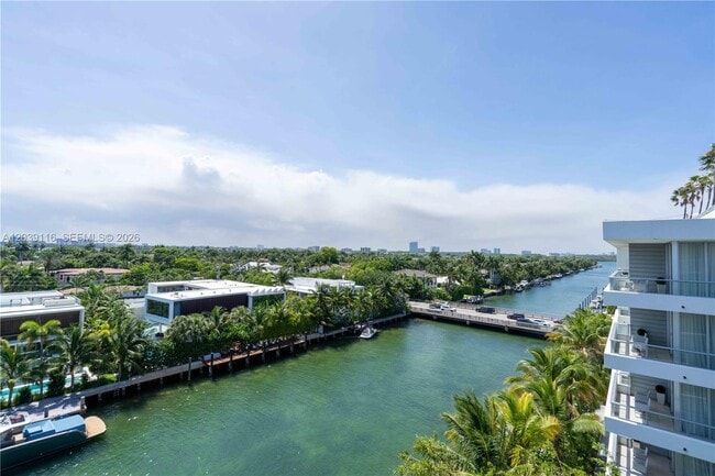 Building Photo - 9500 W Bay Harbor Dr