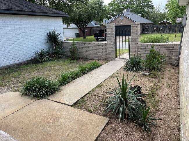 Building Photo - 3 br, 2 bath House - 2017 Wilderland Circle