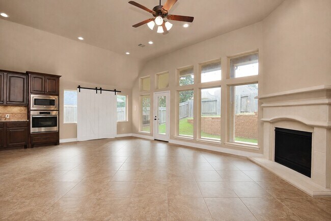 Foto del edificio - 173 Pinnacle Ridge Dr