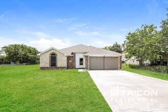 Building Photo - 621 Matador Dr
