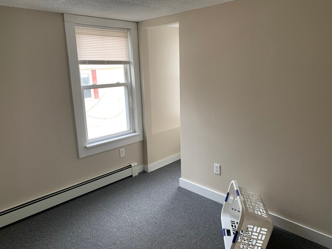 77 Division St, Bangor, ME 04401 Townhouse for Rent in Bangor, ME