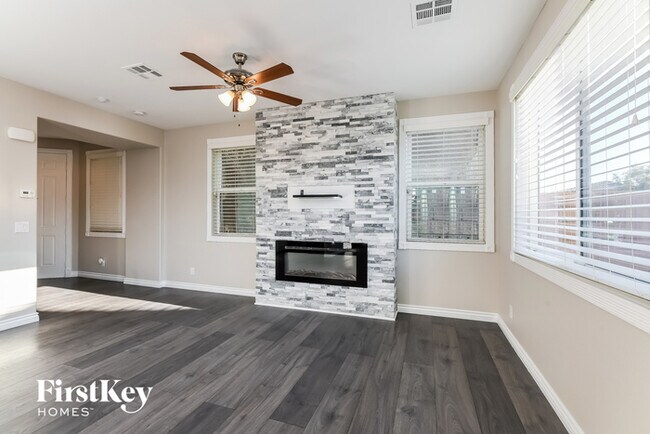 Foto del edificio - 5366 Harris Spring Ln