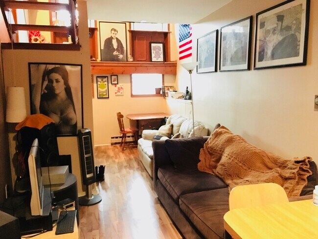 Building Photo - 1530 Mount Vernon St