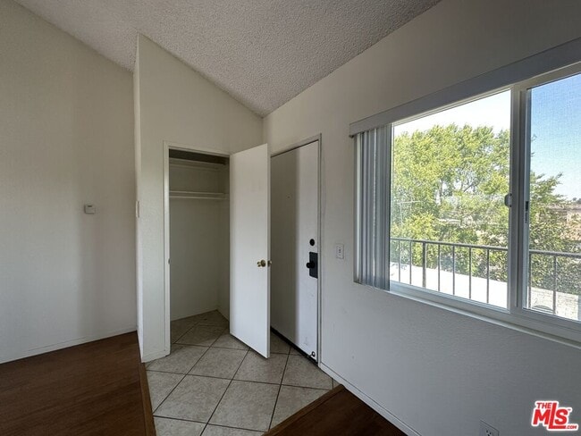 Building Photo - 1108 Termino Ave