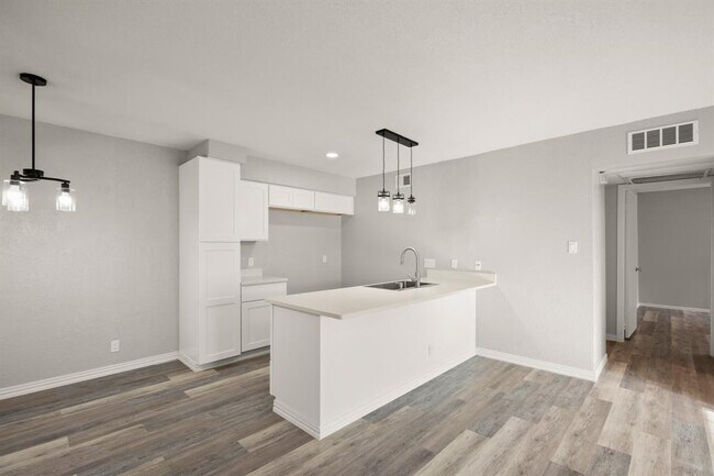 Foto del edificio - 910 Duncan Ln