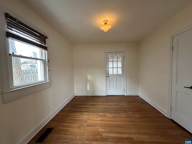 Foto del edificio - 1321 Willow Dr