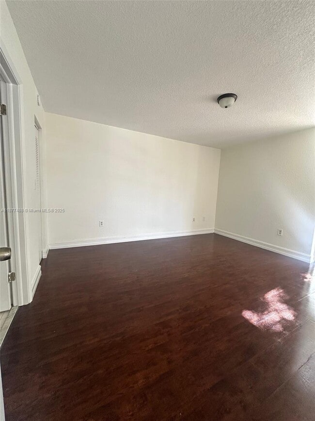 Foto del edificio - 7125 NW 186th St
