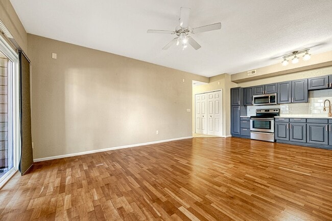 Building Photo - $2,040.95, 2 bed, 2 bath Condo located in Aurora with Central AC and In Unit Laundry