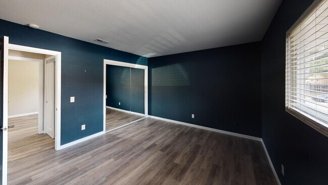 Foto del edificio - 1239 Drake Cir