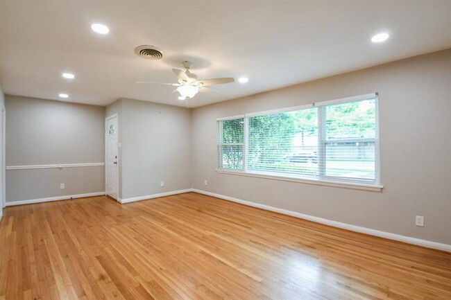 Foto del edificio - 1120 Anderson St
