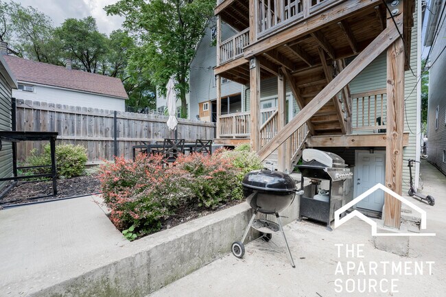 Foto del edificio - 2651 W Armitage Ave