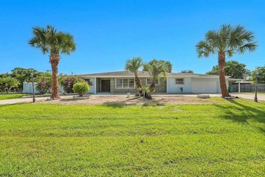 Primary Photo - 154 SE Naranja Ave