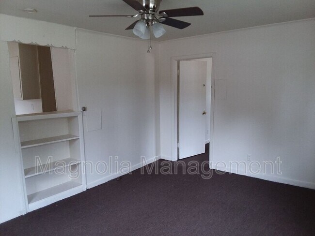 Foto del edificio - 922 E Andrews Ave