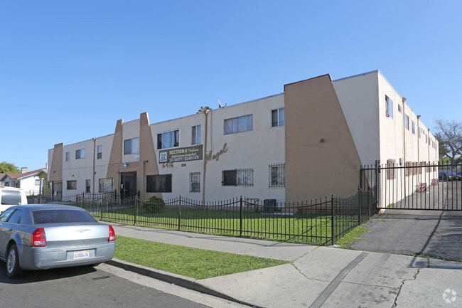 Building Photo - Mazel