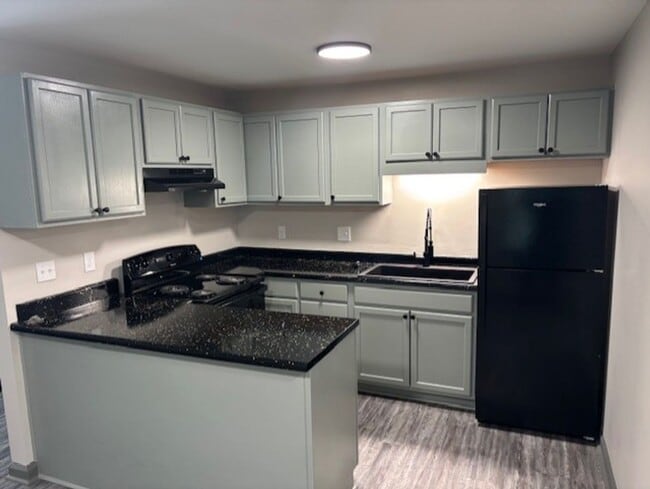 Camden Pointe Apartments - Camden Pointe Apartments