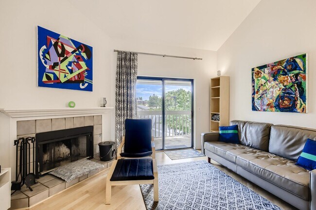 Building Photo - Turnkey 2 BDR Boulder Condo