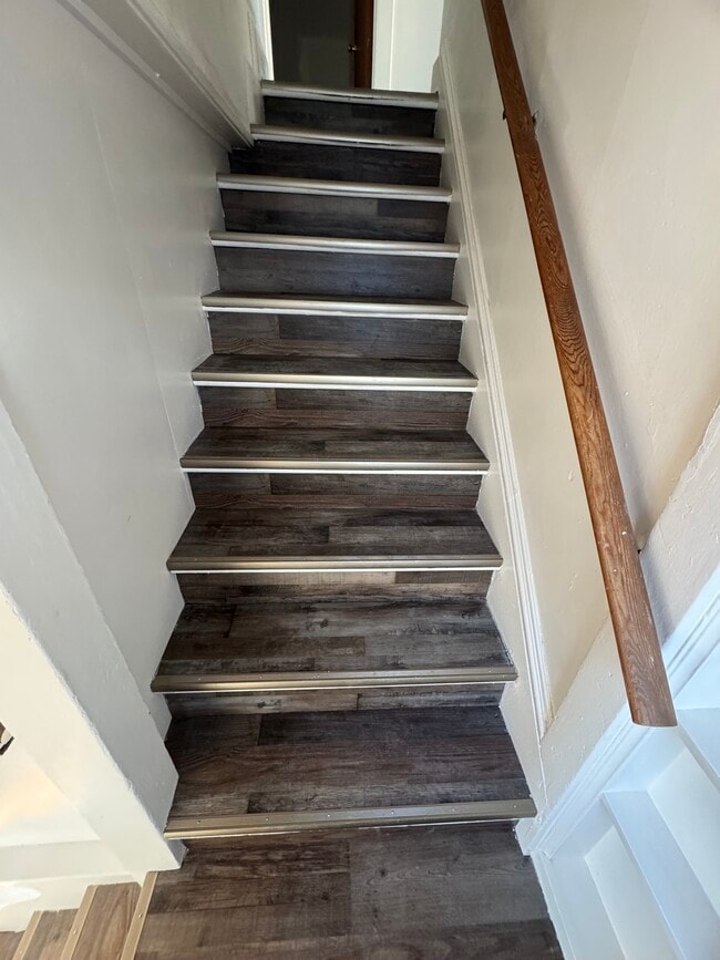 Building Photo - 253 W Grand Ave