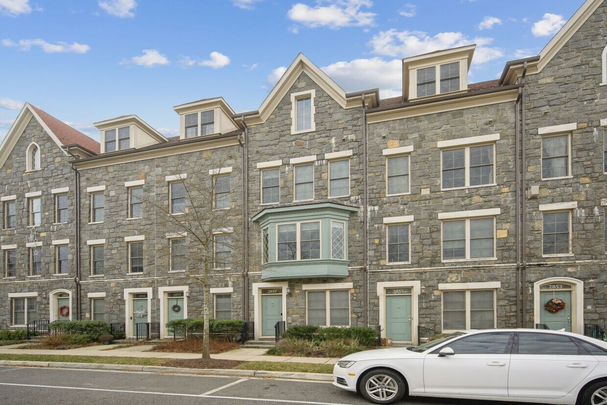 Primary Photo - Professionally Managed// 3 bedroom 2.5 bat...