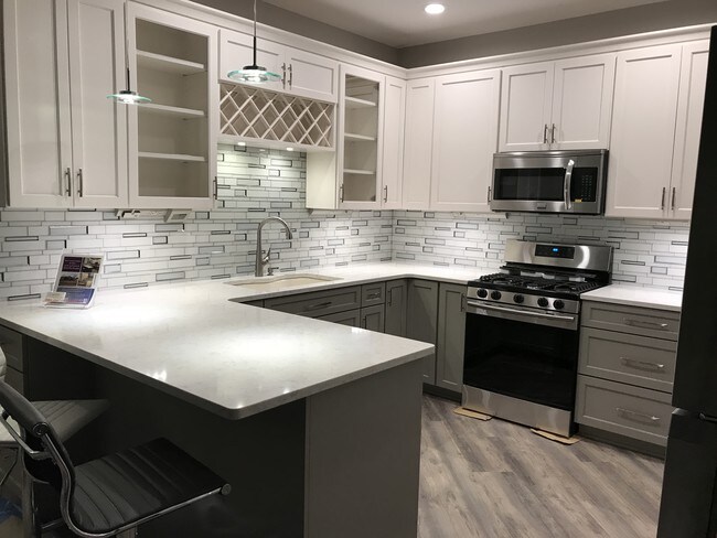 All stainless appliances w/gas range - 727 Francis St