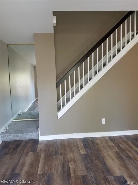 Building Photo - 41285 Southwind Dr