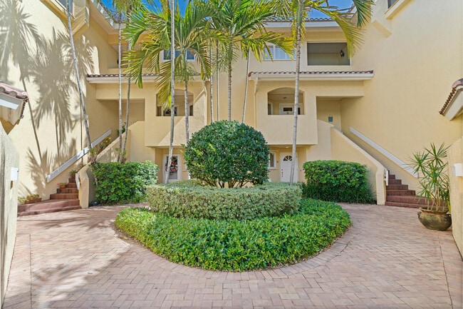 Building Photo - 931 Palm Trail