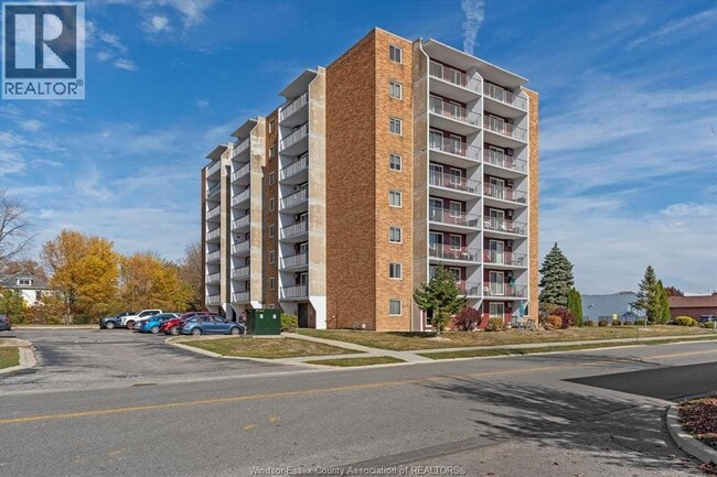 Building Photo - 120 Pickering Dr