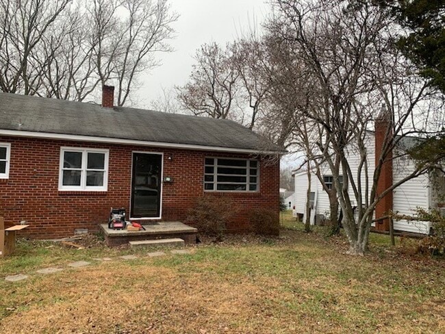 Building Photo - 3 Bedroom 1 Bathroom in the Heart of Asheboro