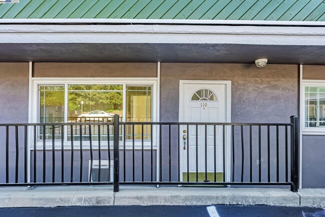 Building Photo - 1180 Saranap Ave