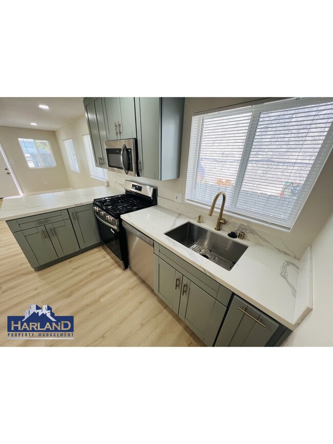 Foto del edificio - 3845-3851 Menlo Avenue - 3849-