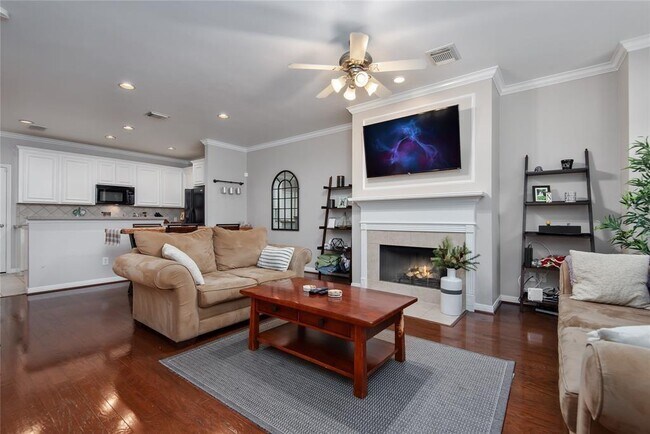 Foto del edificio - 711 W Heights Hollow Ln