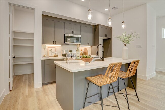 Foto del edificio - 9604 Burden St