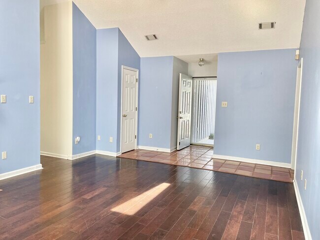 Foto del edificio - 3142 Summerchase Pl