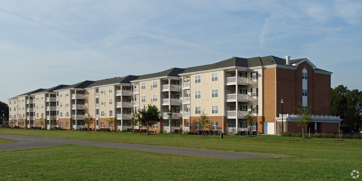 Somerset at Town Center Senior Apartments Apartments in Hampton, VA
