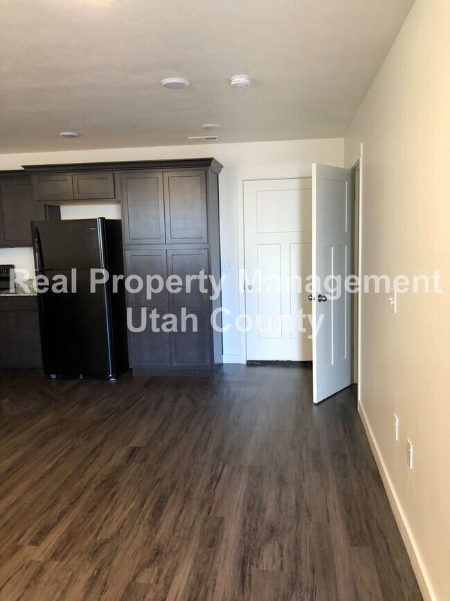 Building Photo - Newer Eagle Mt Townhouse