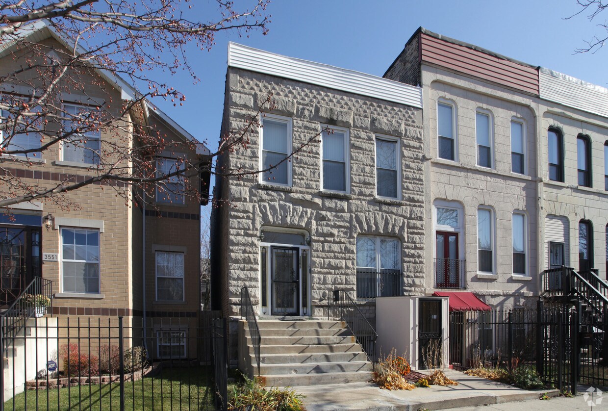 Primary Photo - 3553 S Prairie Ave