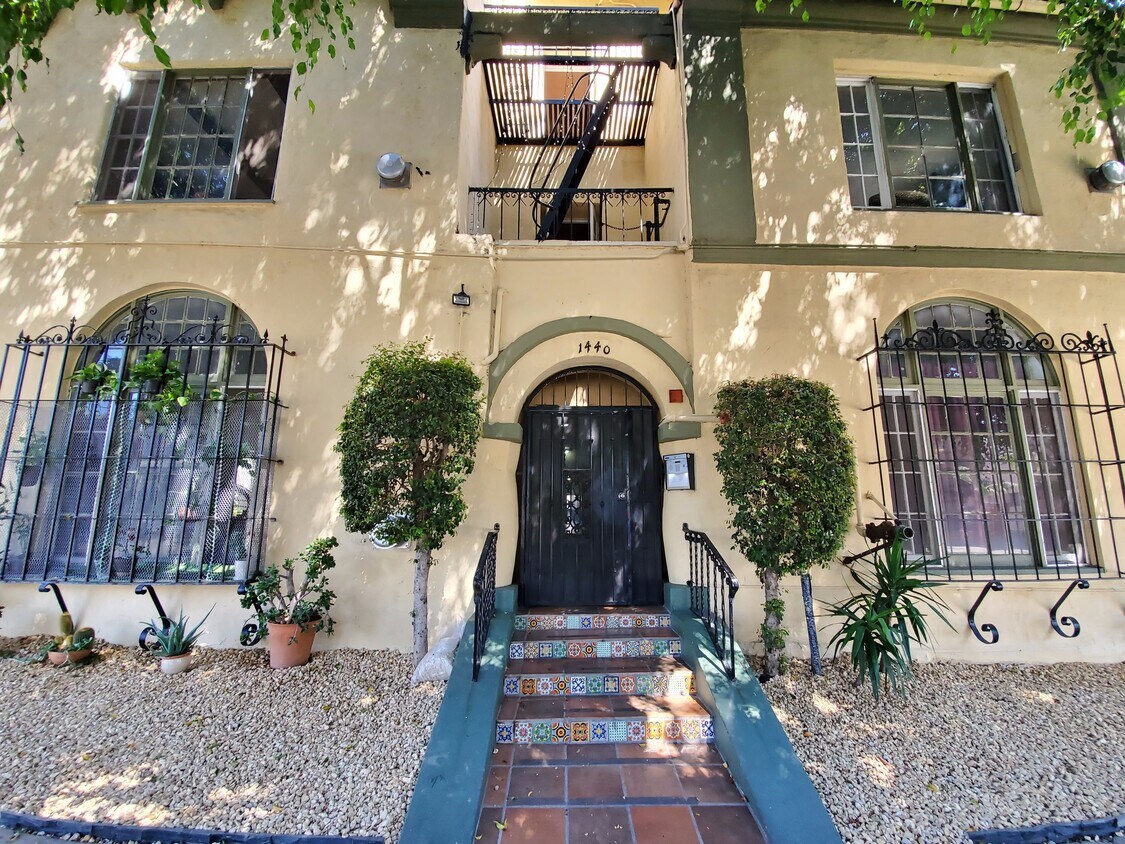 Foto principal - 1440 N Gardner St